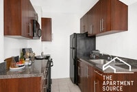 Building Photo - 2756 N Pine Grove Ave