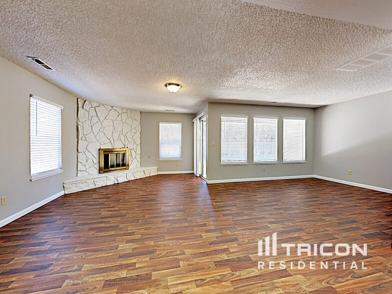 Building Photo - 2024 Bavil Dr