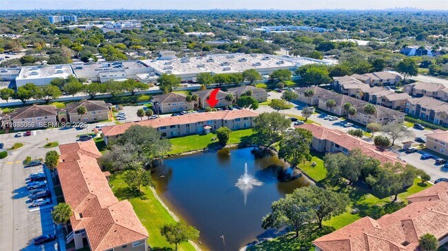 Building Photo - 908 Twin Lakes Dr