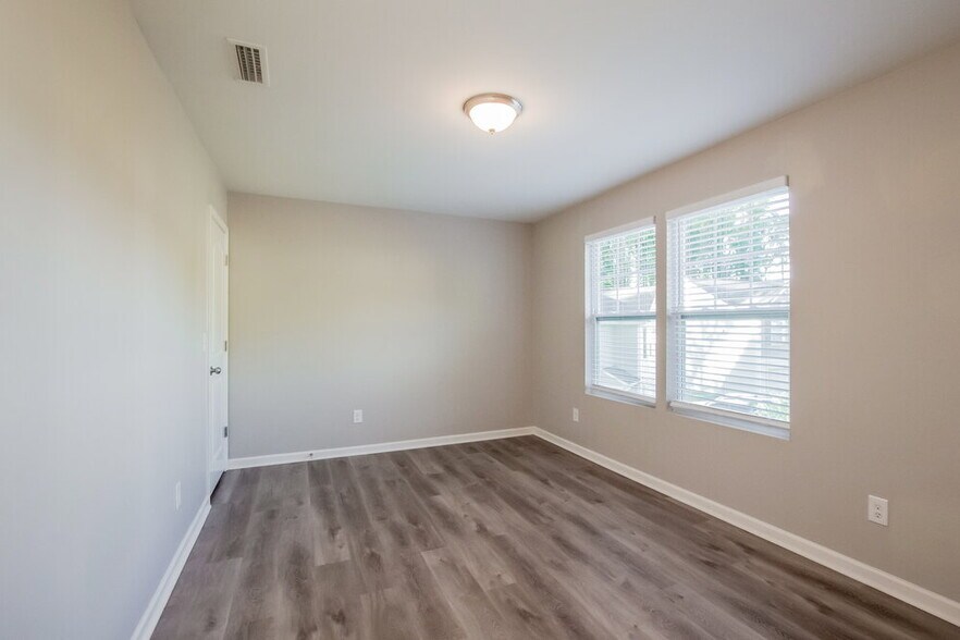 Building Photo - 6629 Covington Commons Dr