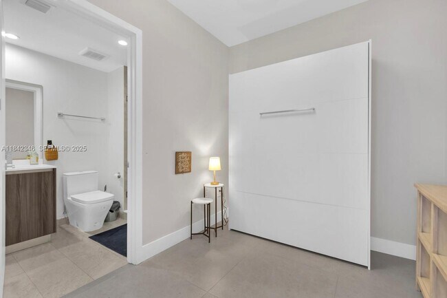 Building Photo - 488 NE 18th St