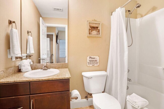 Building Photo - 9860 S Thomas Dr