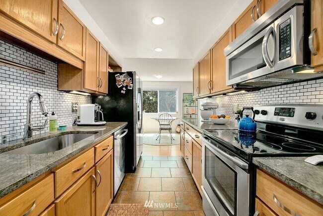 Modern stainless appliances - 3710 27th Plz W