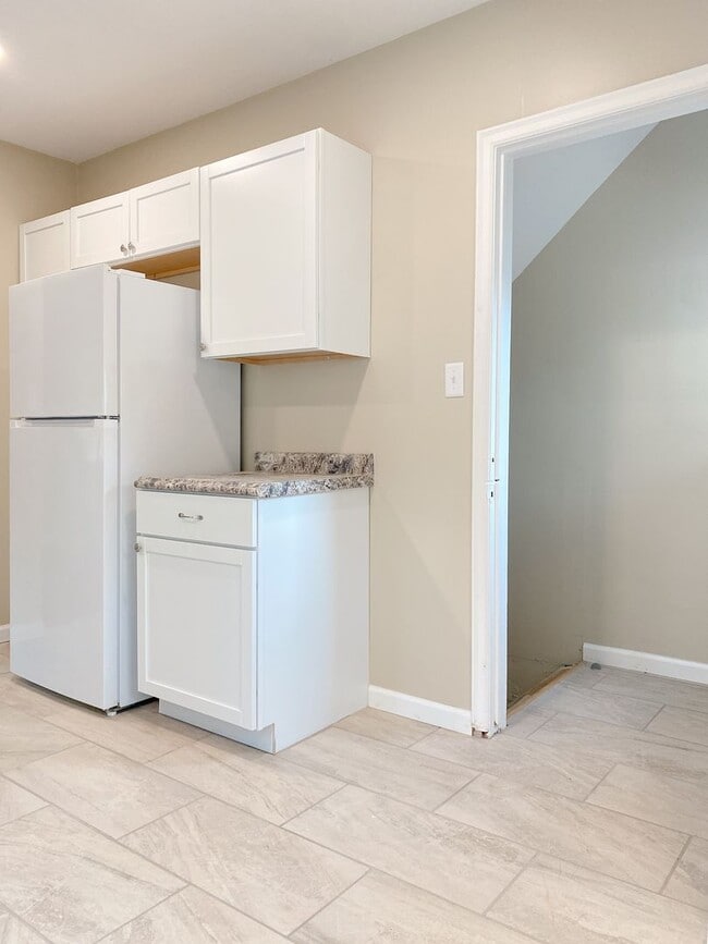 Building Photo - Beautifully updated 5 bed 2 bath house $2200
