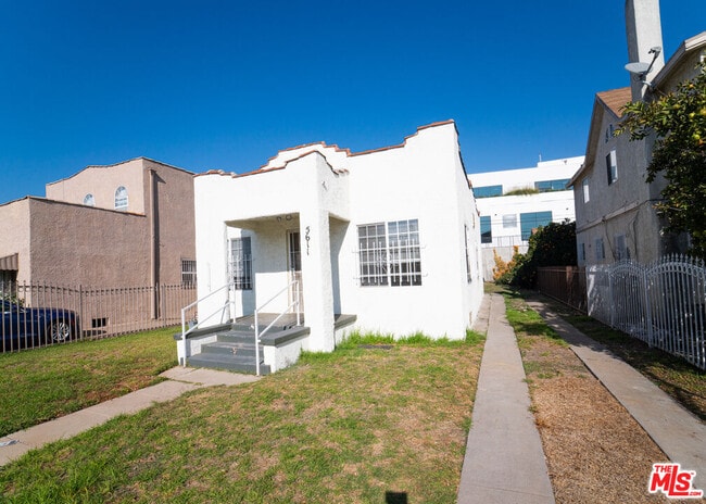 Primary Photo - 5611 Carlin St