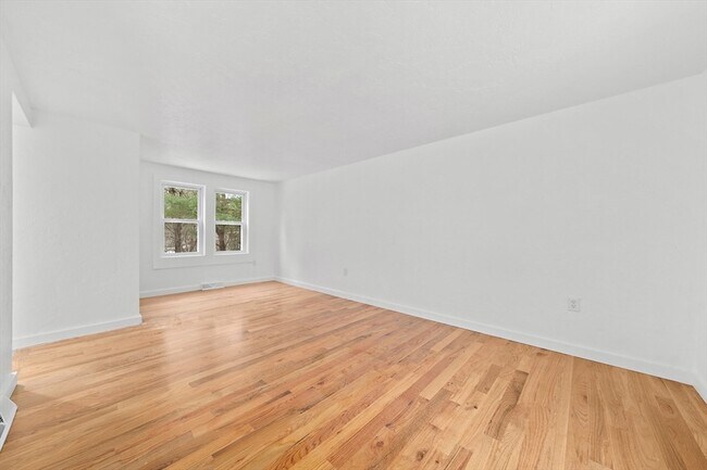 Building Photo - 4 Oaken Bucket Ln