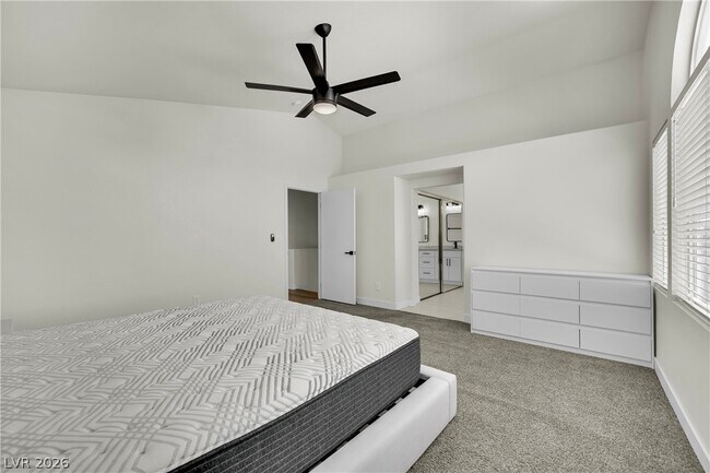 Building Photo - 2560 Sundew Ave