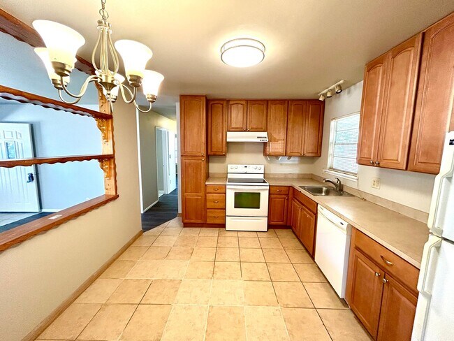 Building Photo - *COMING SOON* Cozy & Convenient – 3 Bedroom Home Near Shopping & Highways!