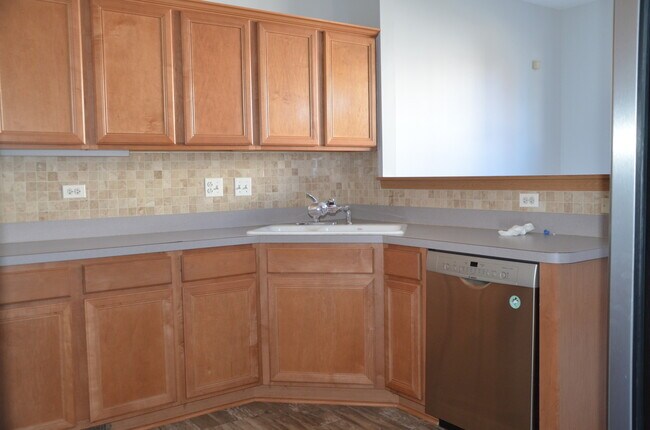 Building Photo - 206 Brompton Ln