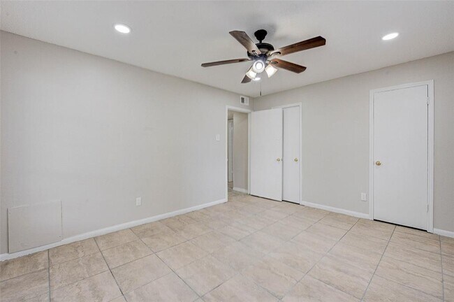 Building Photo - 7900 Westheimer Rd