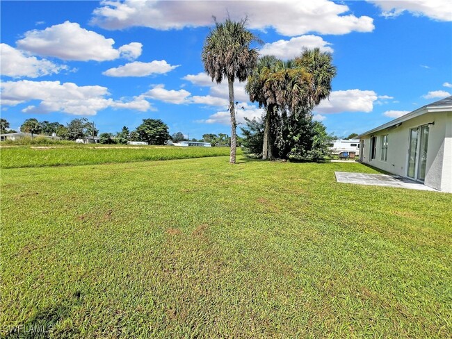 Building Photo - 201 Schoolside Dr