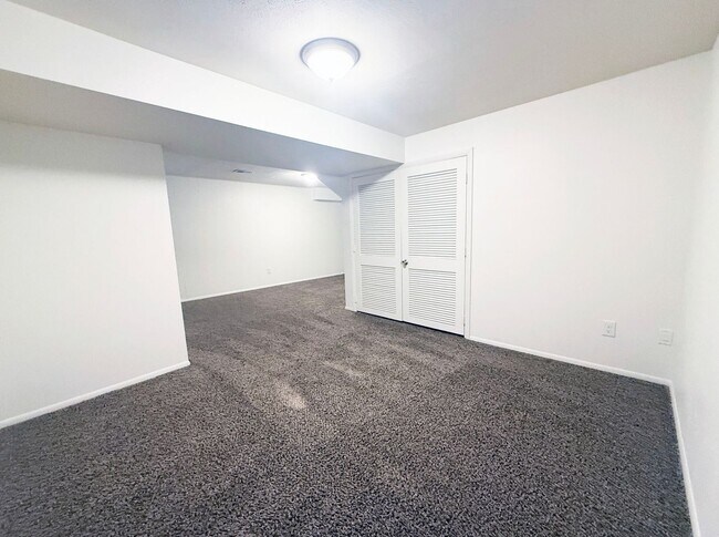 Building Photo - Clean & Quiet 3 Bed / 2.5 Bath Town Home with 2 Car Garage in Arvada