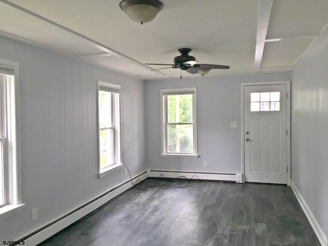 Building Photo - 27 Elm Ave