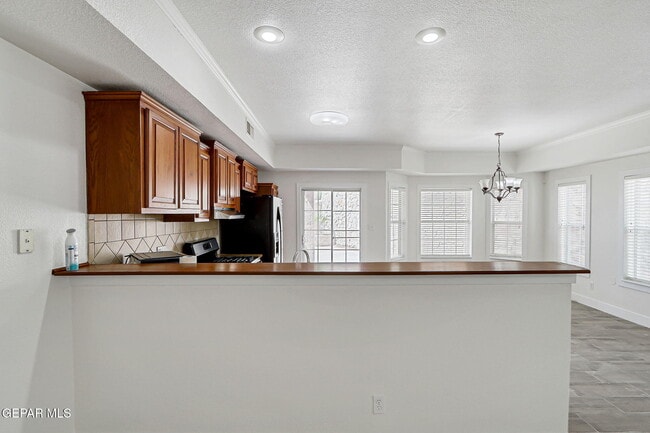 Building Photo - 7235 Royal Arms Dr