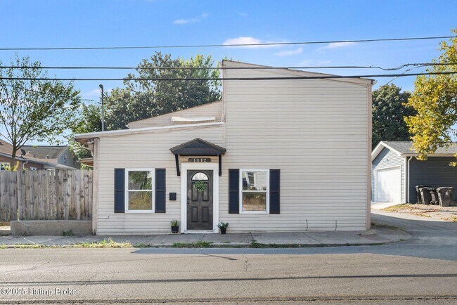 Primary Photo - 1112 E Oak St