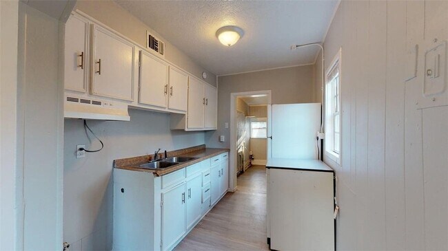 Building Photo - 4000 Margaret St