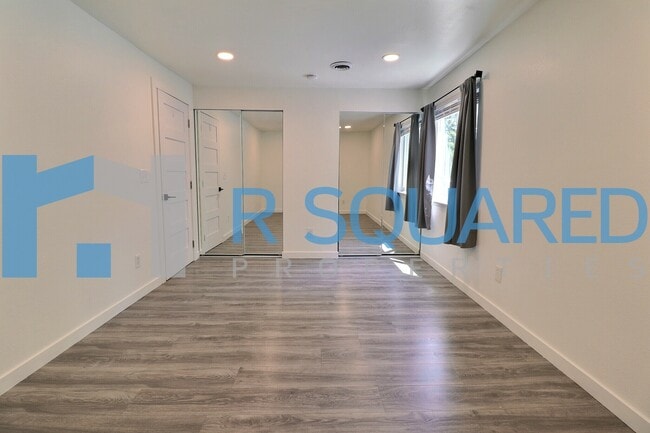 Building Photo - 12117 NE Bel Red Rd