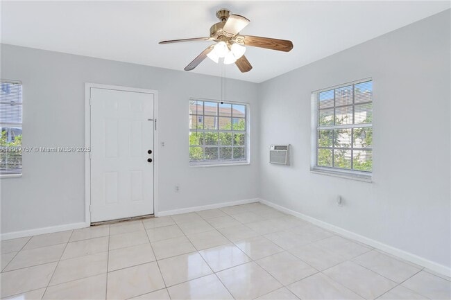 Building Photo - 1021 SW 3rd St