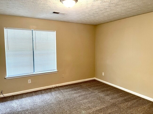 Building Photo - Charming 2-Bedroom Townhome in Fayetteville, GA!