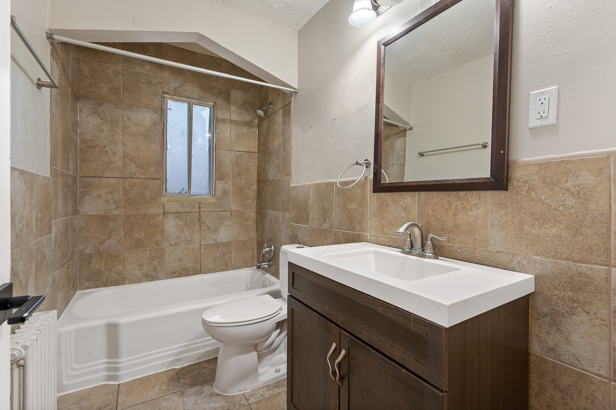 Building Photo - 602 Rockford Ave