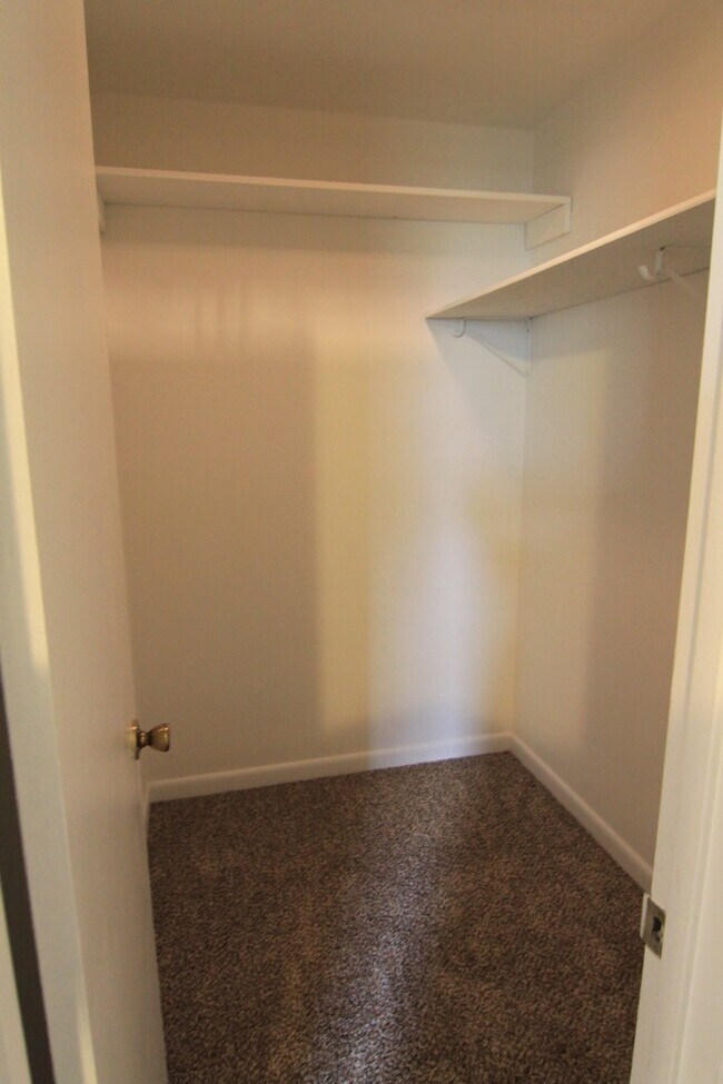 Building Photo - 3 Bedroom 2 Bath Home For Rent On Cunningh...