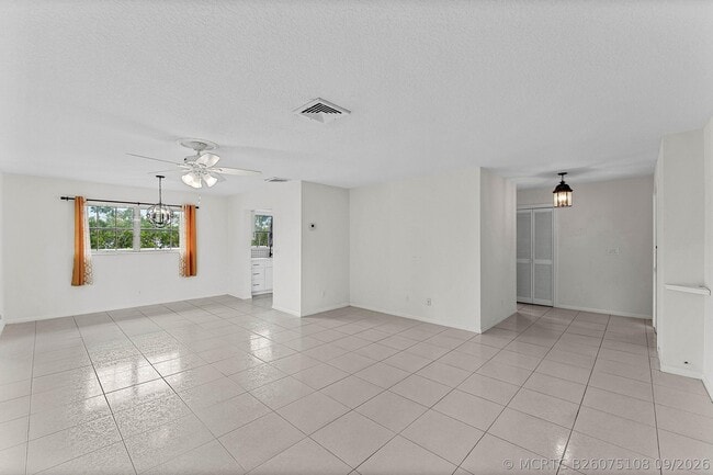 Building Photo - 408 Pine Tree Ct