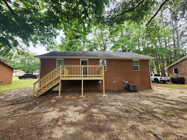 Building Photo - 709 W Creek Cir