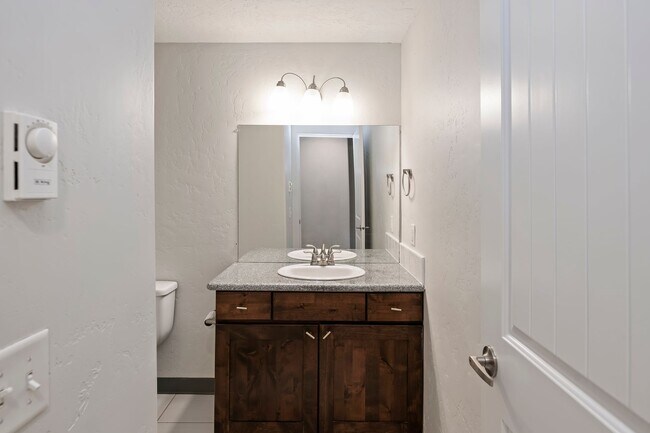 Building Photo - Exceptional Apartment Living in Boise’s North End