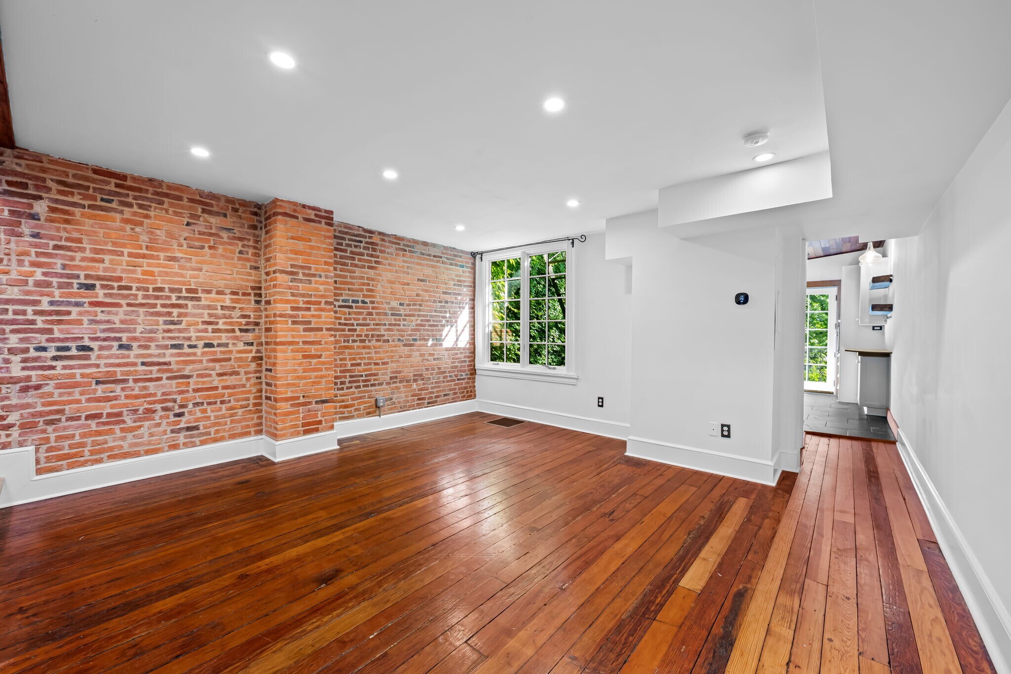 Building Photo - 1427 Bolton St