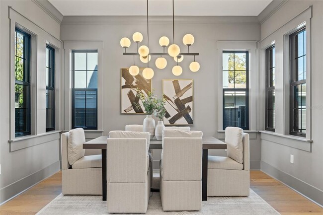 Building Photo - 807 W Park Ave