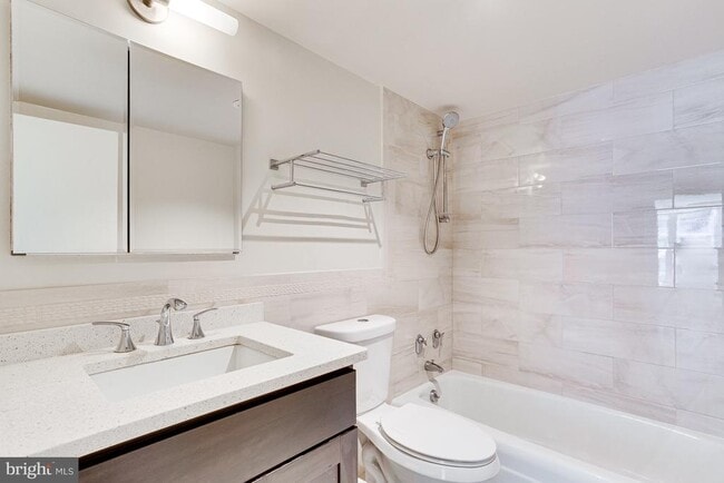 Building Photo - 1425 4th St SW