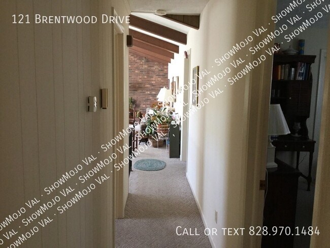 Building Photo - 121 Brentwood Dr