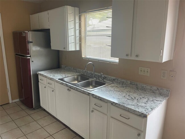 Building Photo - 6902 Trendal Ln