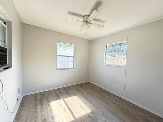 Building Photo - $0 Deposit Option – 2/1 Home on Clark Rd