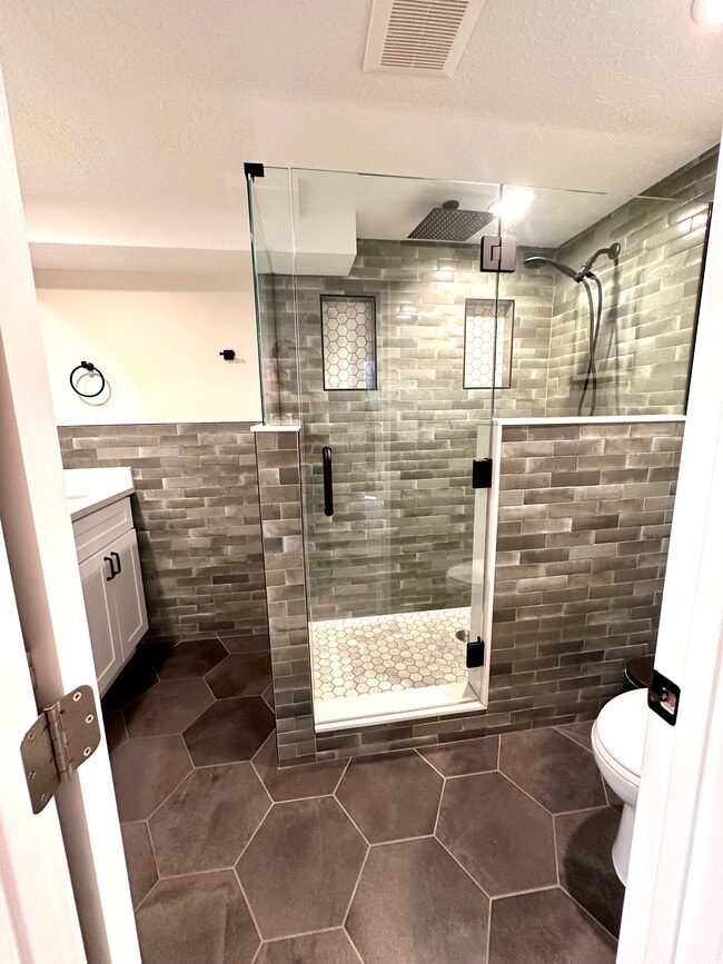 Building Photo - 2560 Fillmore Ave