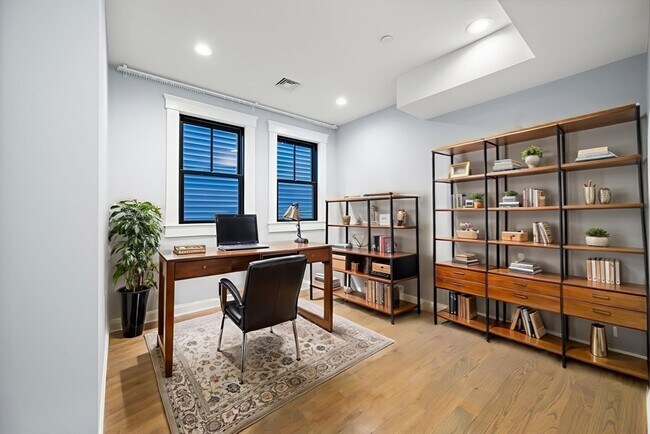 Building Photo - 229 E Eagle St