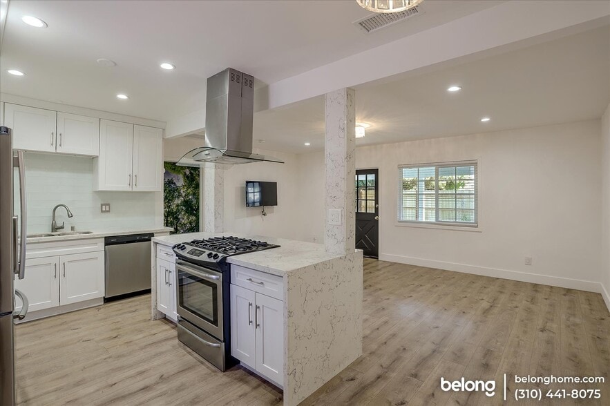 Building Photo - 8833 Paso Robles Ave