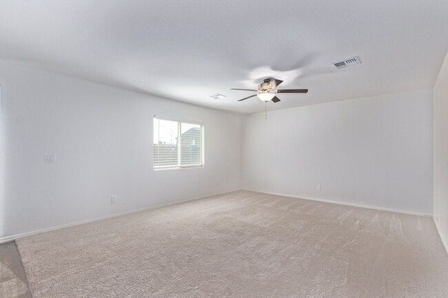 Building Photo - Stunning 2-Story with Modern Living in Flo...