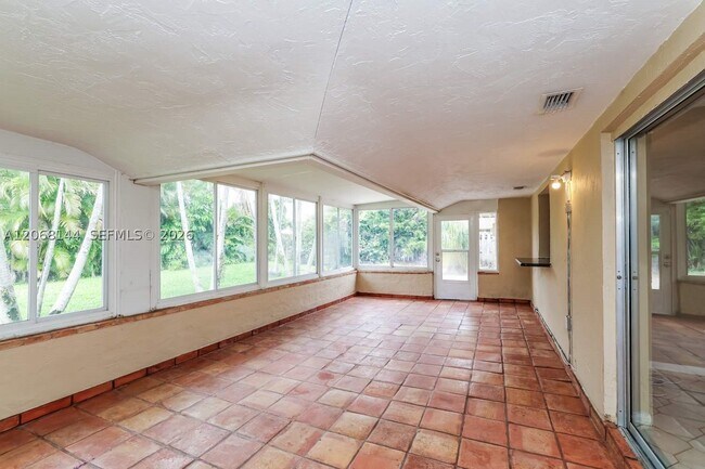 Building Photo - 1581 Wyndcliff Dr