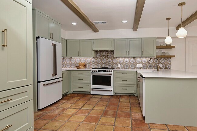 Building Photo - 15 Crinkleroot Ct