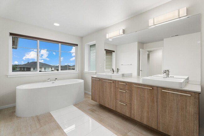 Building Photo - Spacious 4 bed 2.5 bath home w/ oversize 2 car garage & upgrades throughout!