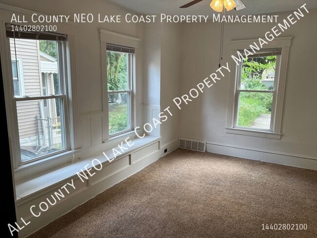 Building Photo - 1353 Cove Ave