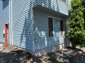 Building Photo - 6205 SE 92nd Ave