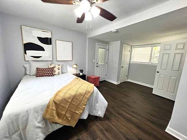 Building Photo - 4 BR 3 BATH ON WESTRIDGE!