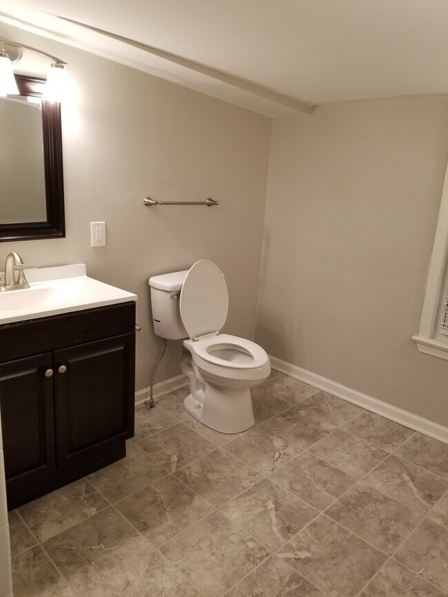 Building Photo - 1695 Donwell Dr