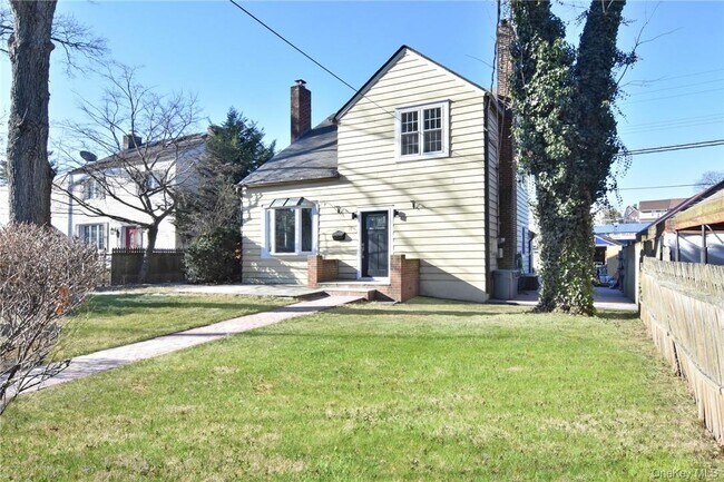 Building Photo - 19 Longmeadow Rd