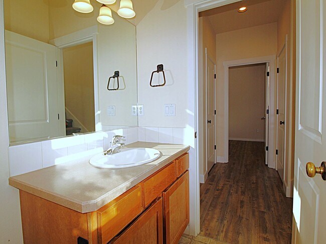 Building Photo - Charming 3-Bedroom Home in NE Bend – Close...