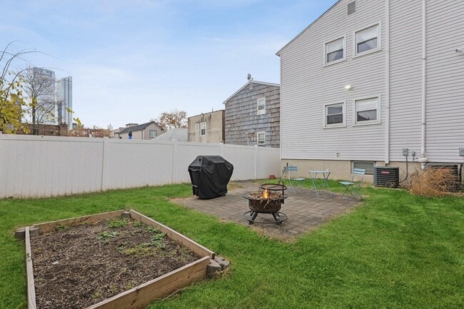 Building Photo - 22 Fox Pl