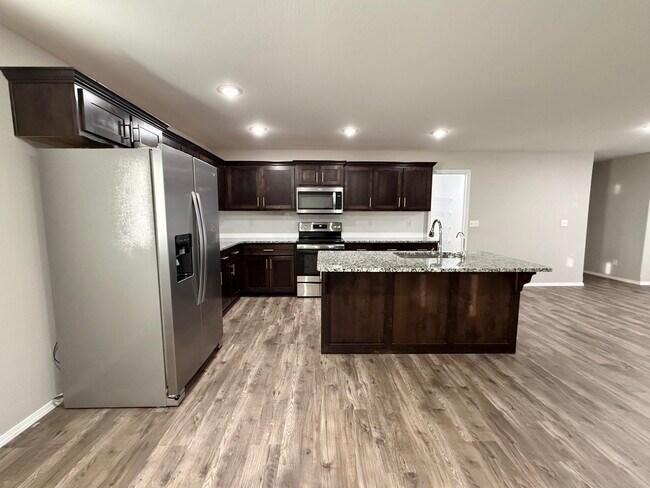 Building Photo - 633 S Southgate Dr