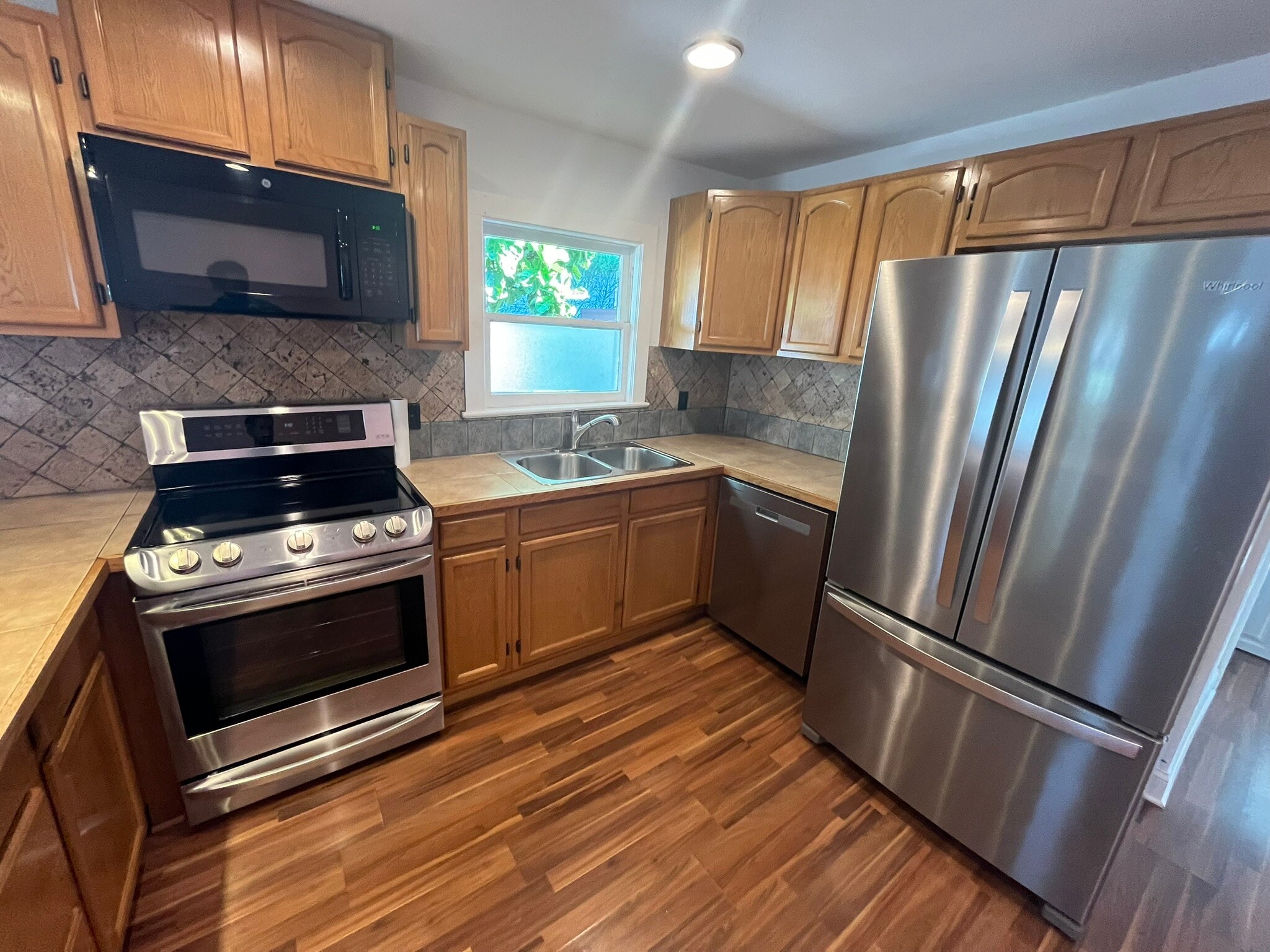 Building Photo - 212 W North Bay St